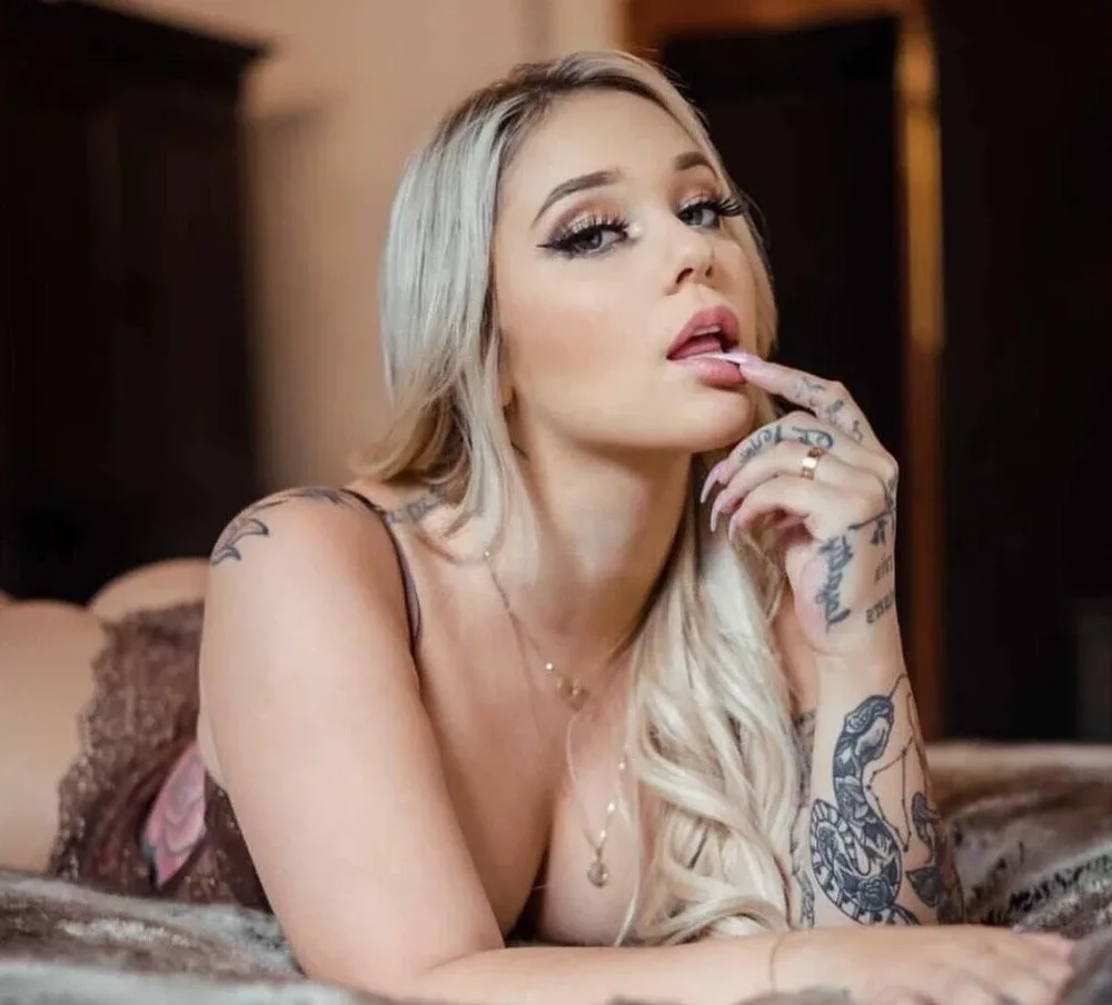 ADULT SUPER STAR KALI ROSES