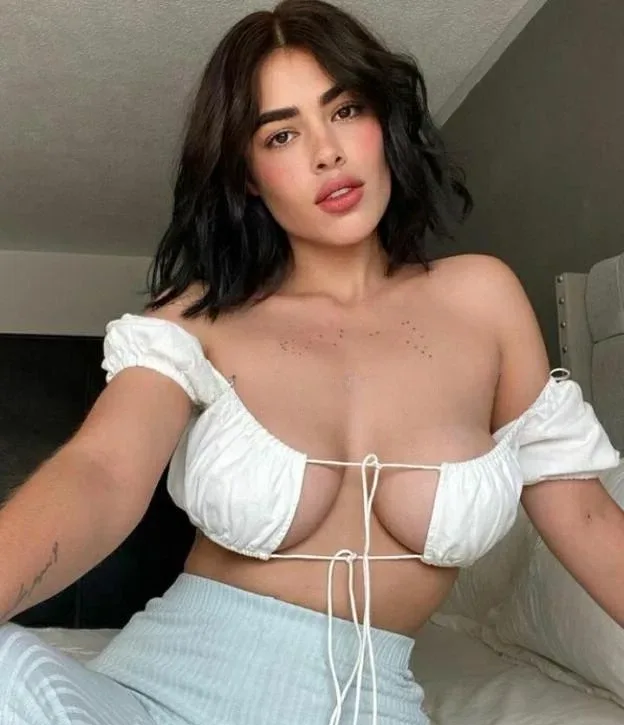 LEONA SEXY