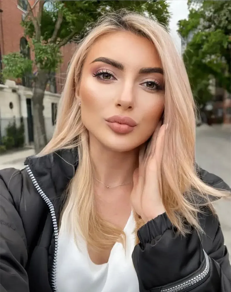 COURTNEY FOX